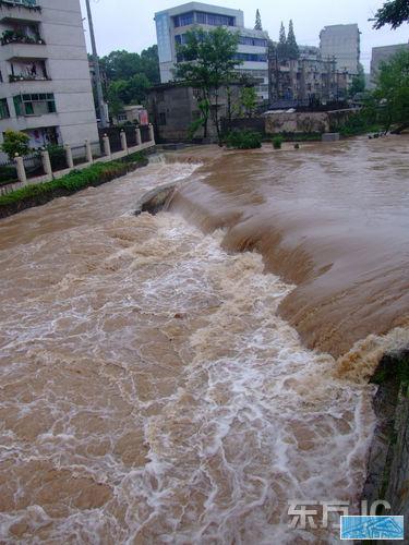 自然灾害形成的自然原因和人为原因_作文网