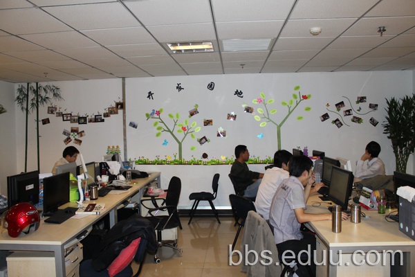 网络运营中心举办办公室墙面创意设计布置大赛 