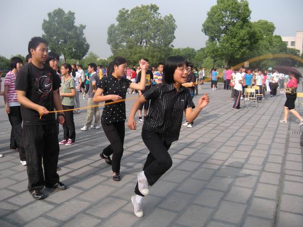 杭州宋城华美学校; 丁女士在西川中学小升初网上报名图片下载; 前往