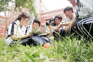 梅江中学dv社:自编自导自演自播 反映学生生活