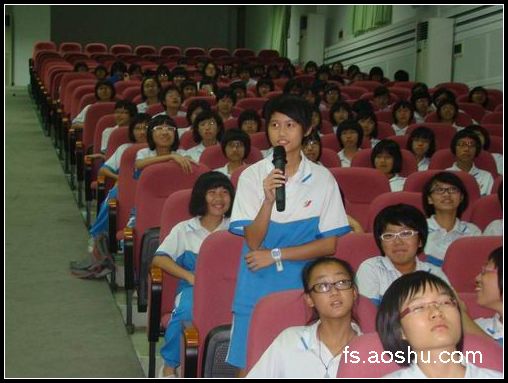 佛山华英中学美丽女生 美丽心灵讲座