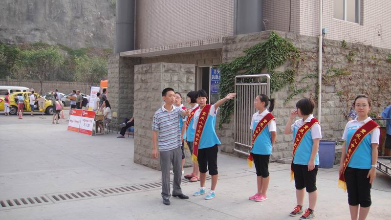 重庆八中宏帆校区举行隆重开学迎新和开学典礼