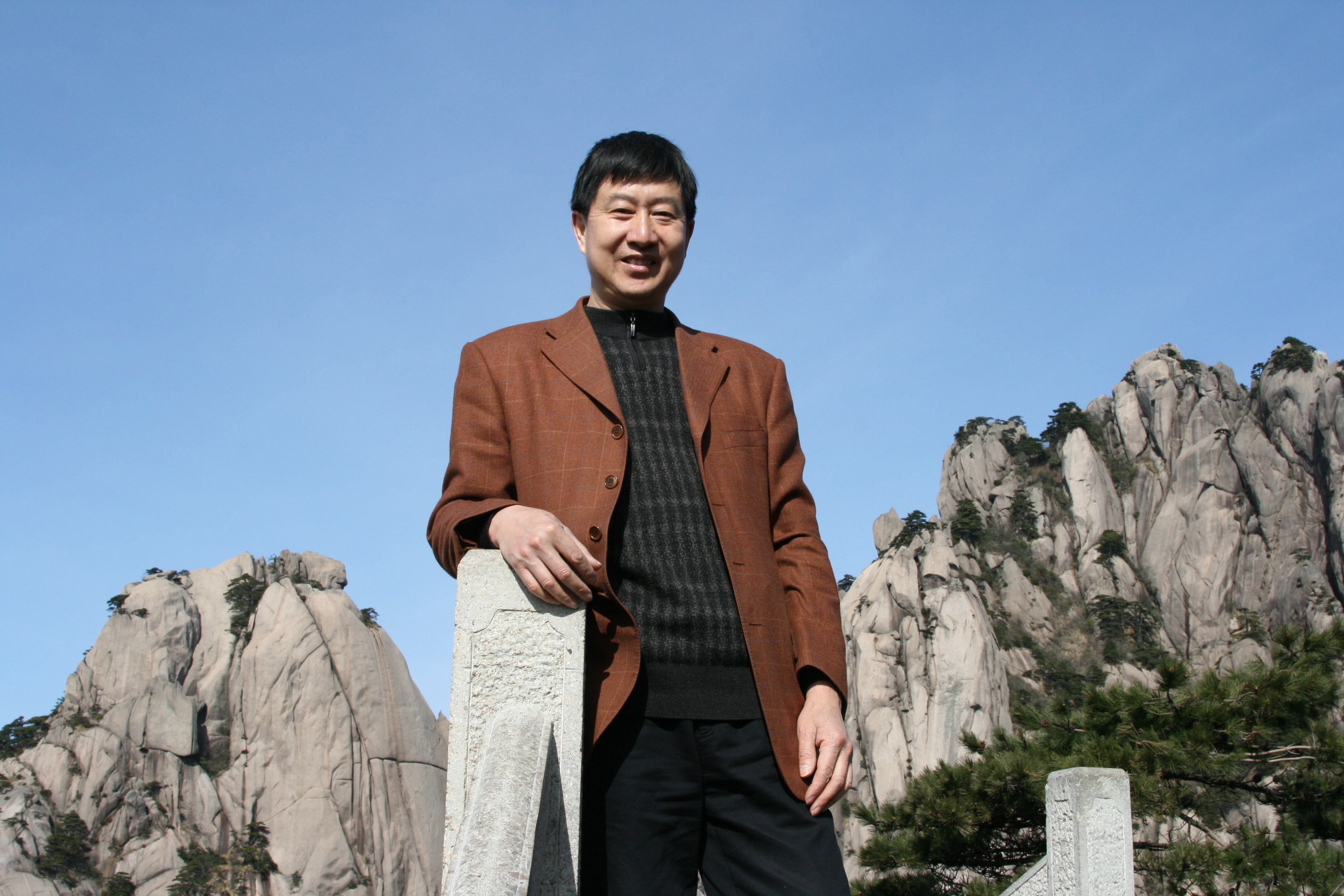 副校长:鲁建康 副校长:鲁建康