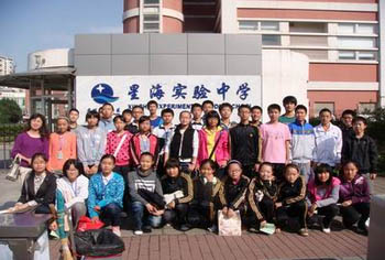 我校41位学生在张竹慧老师的带领下参加了在园区星海实验中学举行的第