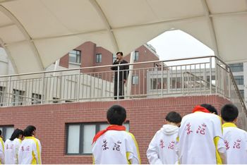 景范何书记评点