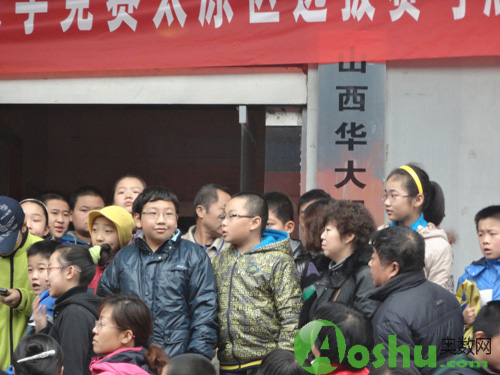 考完出来孩子不同的表情-世奥赛太原赛区