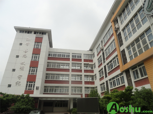 新区实验初中部主教学楼