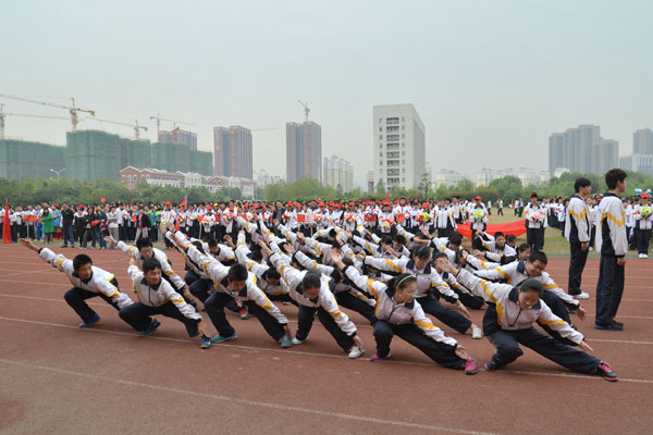 武汉七一中学秋季运动会在塔子湖举行(3)