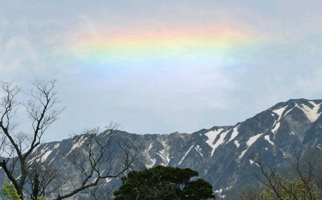日本多地�^�y到“直�彩虹”奇景
