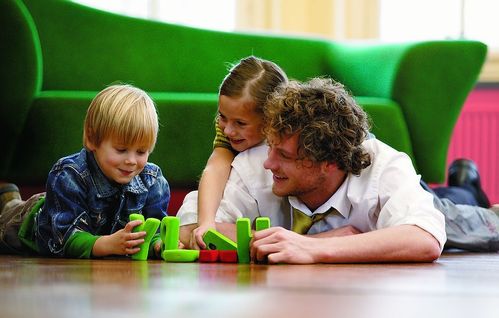 家长指导:和孩子一起玩英语亲子游戏_英语网