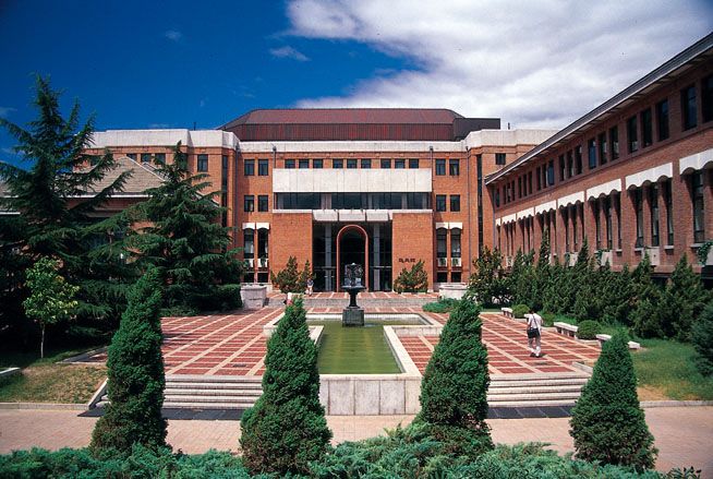 盘点中国最壮观的25所大学图书馆