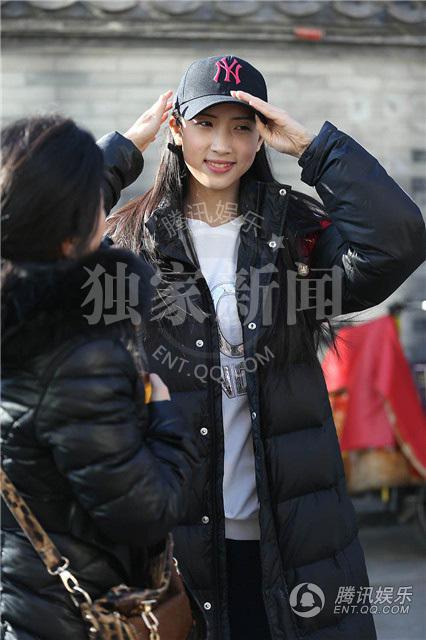 中戏"艺考"复试可化妆 美女喜笑颜开(5)