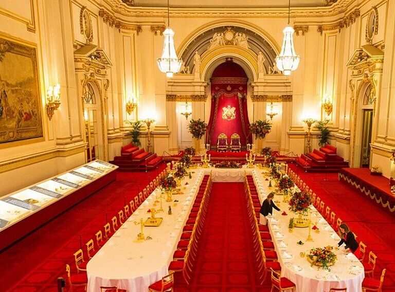 白金汉宫展览揭秘女王国宴_英语网