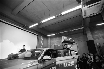 史上最任性学校 高考第一名奖宝马