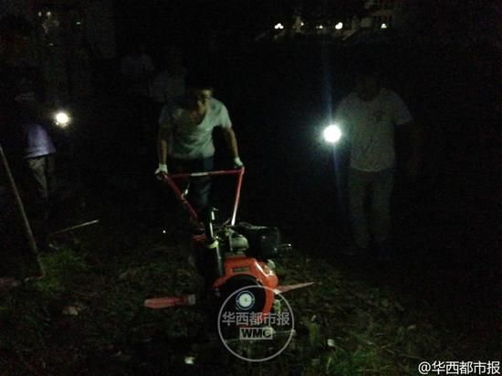 四川高校开种田必修课 学生夜里抢种油菜（图）