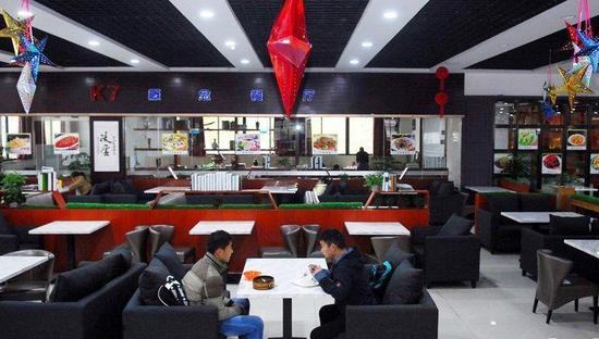 湖北高校“土豪食堂”羡煞他校学生(组图)