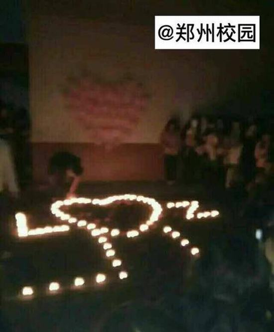 高校男生冲进女寝表白