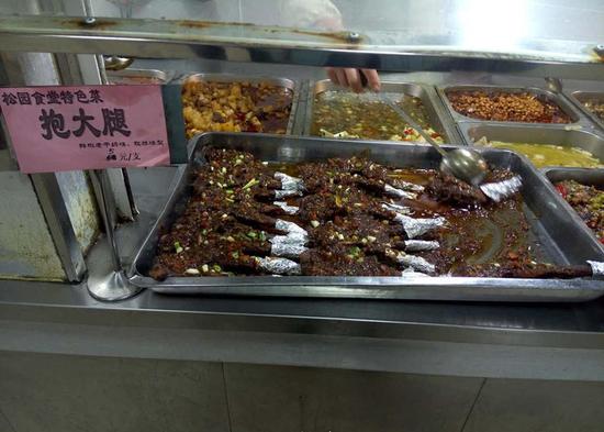 高校推出奇葩新菜“抱大腿”考试必备(图)