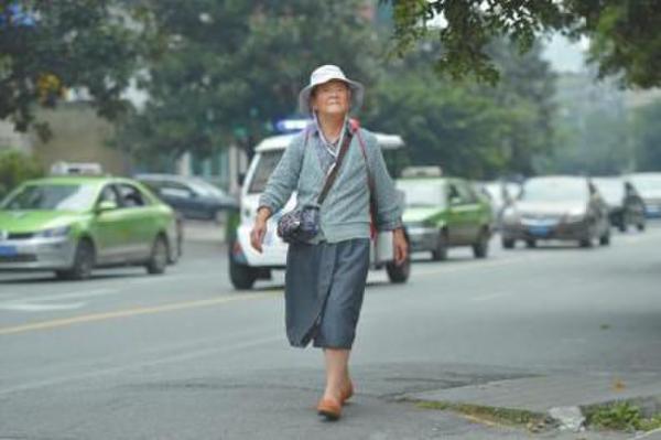 老人去上课