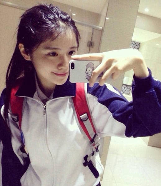 广东揭阳18岁女高中生晒自拍 获赞最萌校花(组图)