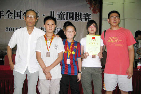 参加此次比赛三名队员由胡子杨,郑天阳,黄嘉乐三名同学组成,均是业余