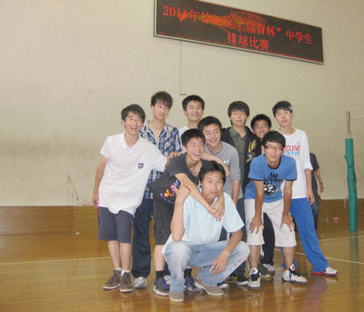 西南位育中学参加"位育杯"中学生排球比赛