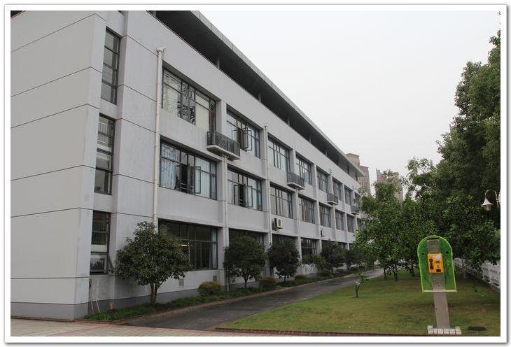 上宝中学校园景色(图)(5)