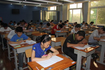 齐鲁学校考试现场