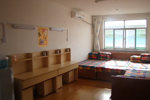 ��³ѧУŮ������