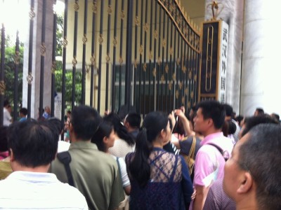 外校考试,学生入场