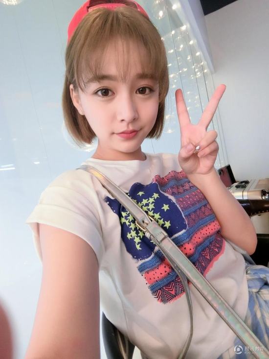 四川传媒学院校花古灵精怪 自称逗比女文青(图)(2)