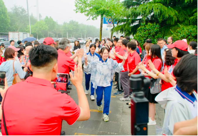 2024年山东青岛中考首日，9万初中三年级学子奔赴“生活首场大考”